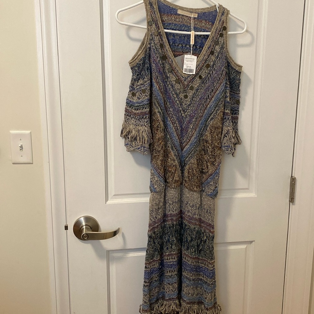 NWT Cecilia Prado cold shoulder knit, with metal button design Size M